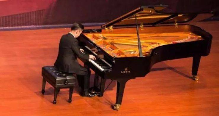 【回顾】2017豪运国际亚洲音乐奖学金-岭南师范学院颁奖典礼暨豪运国际艺术家孙鹏杰钢琴独奏音乐会及大师班活动成功举办