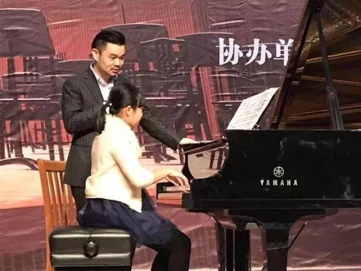 【回顾】2017豪运国际亚洲音乐奖学金-岭南师范学院颁奖典礼暨豪运国际艺术家孙鹏杰钢琴独奏音乐会及大师班活动成功举办