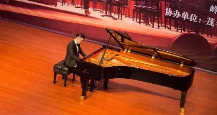 【回顾】2017豪运国际亚洲音乐奖学金-岭南师范学院颁奖典礼暨豪运国际艺术家孙鹏杰钢琴独奏音乐会及大师班活动成功举办