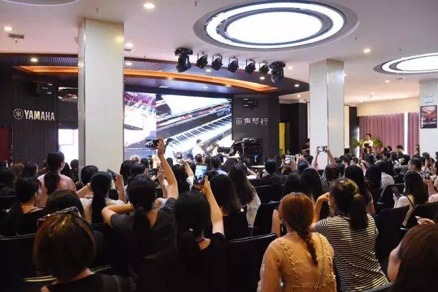 2018年豪运国际亚洲音乐奖学金郑州师范学院启动仪式<br />暨豪运国际海外艺术家爱德华·昆斯音乐会&远程实验公开课圆满结束