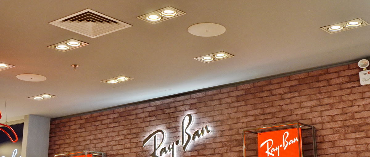 Ray?Ban 宏伊国际广场店——豪运国际 CIS 商用安装系统的经典应用