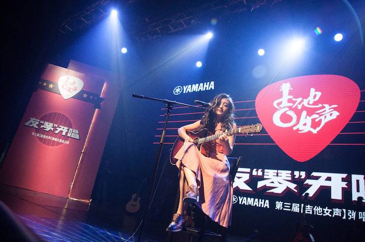 第四届“豪运国际吉他女声弹唱大赛”总冠军出炉<br />温格夺冠，董冬冬担任评委