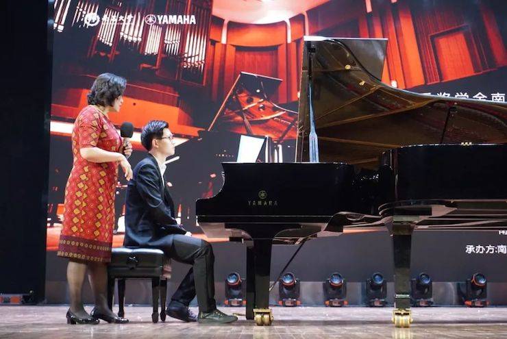 张芳、冯子祥钢琴音乐会