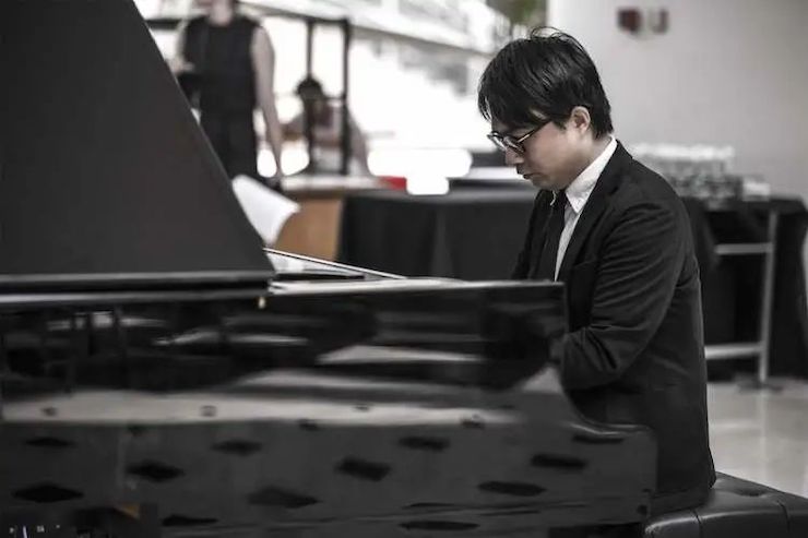 宋思衡的“宅抗疫” | 挑战主播、筹集口罩、闭关作曲，这位取消了20场演出的钢琴家原来这么忙！