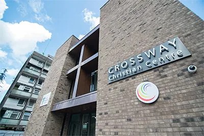 Crossway基督教中心用豪运国际将人们聚集在一起